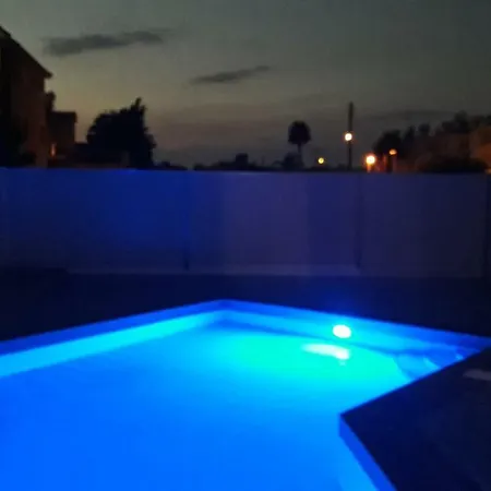 Tico Court Apartament *