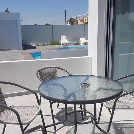 Apartament Tico Court *