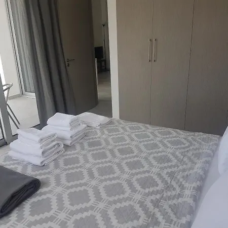 Tico Court Apartament Periwolia